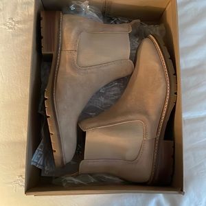 STEVE MADDEN SUEDE BOOTIES